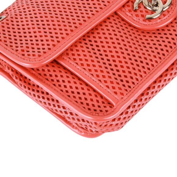 Authentic Chanel red leather Matelassé chain shoulder bag - Picture 4 of 16